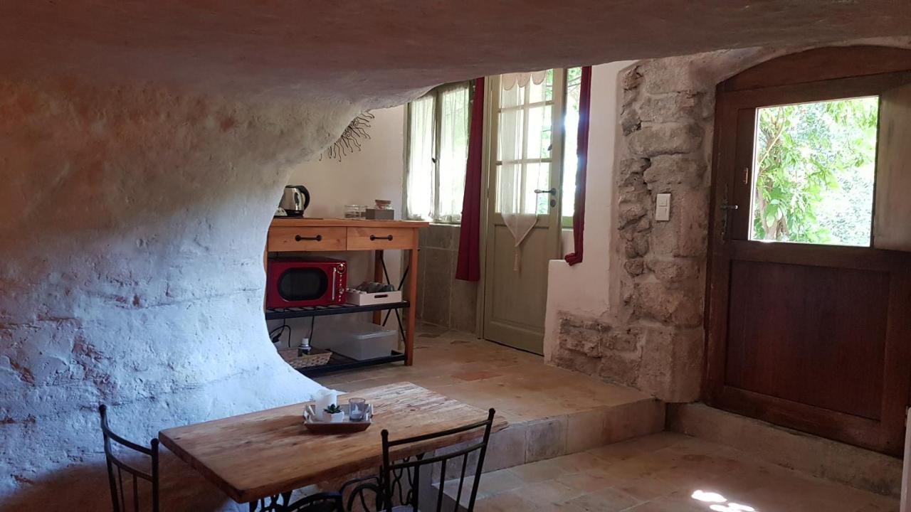 Moulin De Bonfilhon Bed & Breakfast Cornillon-Confoux ภายนอก รูปภาพ