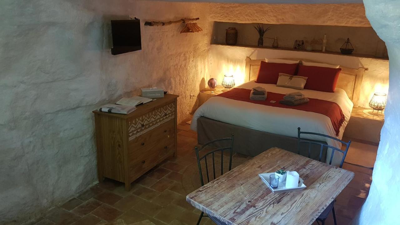 Moulin De Bonfilhon Bed & Breakfast Cornillon-Confoux ภายนอก รูปภาพ