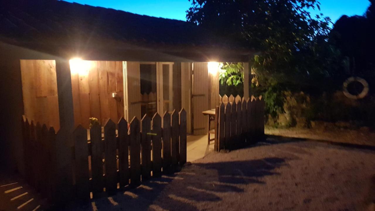 Moulin De Bonfilhon Bed & Breakfast Cornillon-Confoux ภายนอก รูปภาพ