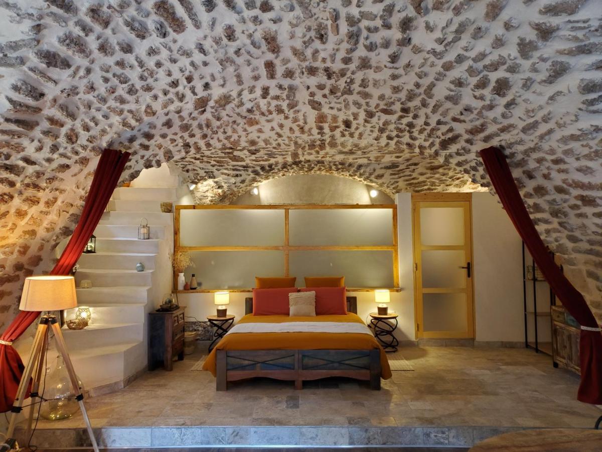 Moulin De Bonfilhon Bed & Breakfast Cornillon-Confoux ภายนอก รูปภาพ