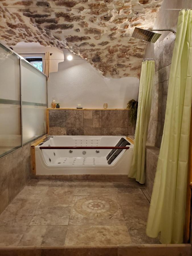 Moulin De Bonfilhon Bed & Breakfast Cornillon-Confoux ภายนอก รูปภาพ