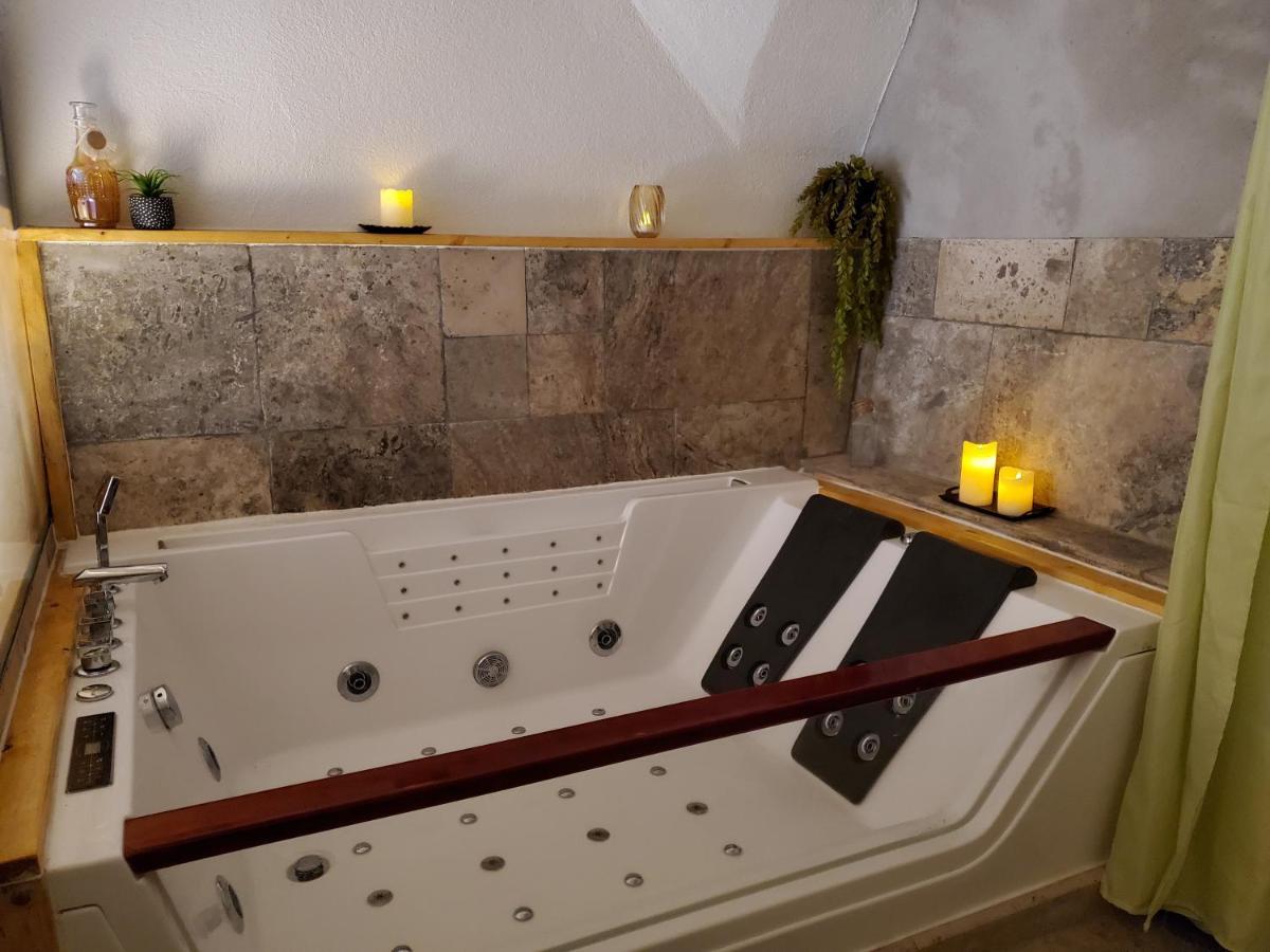 Moulin De Bonfilhon Bed & Breakfast Cornillon-Confoux ภายนอก รูปภาพ