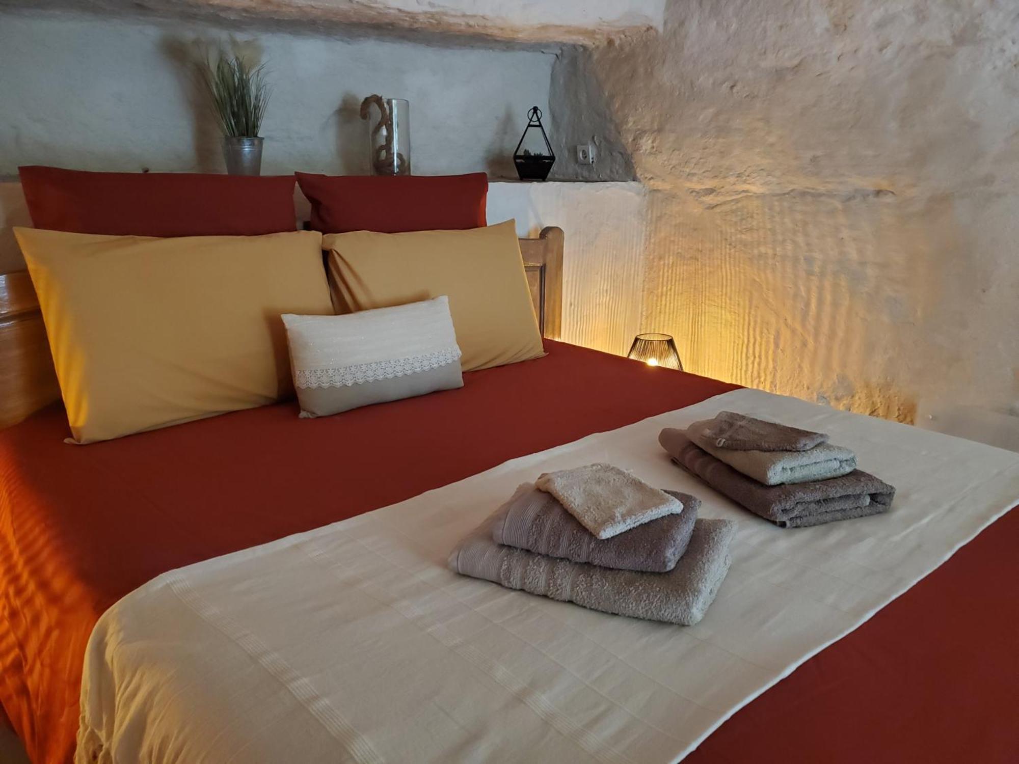Moulin De Bonfilhon Bed & Breakfast Cornillon-Confoux ภายนอก รูปภาพ