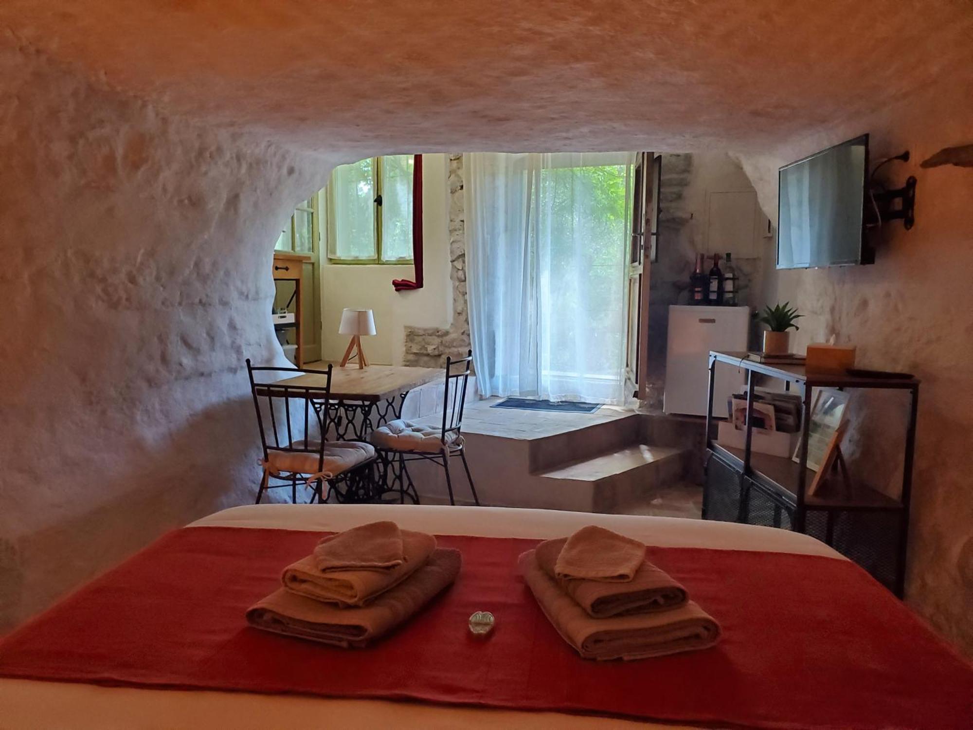 Moulin De Bonfilhon Bed & Breakfast Cornillon-Confoux ภายนอก รูปภาพ